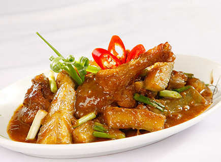 Vào bếp với BKOZone : Vịt kho chuối xanh Vào bếp với BKOZone : Vịt kho chuối xanh
